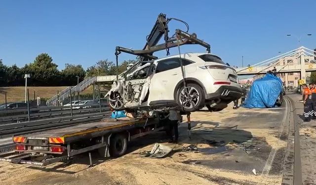 Küçükçekmece'de otomobil, İETT otobüsüne çarptı: 1’i polis memuru 3 kişi öldü