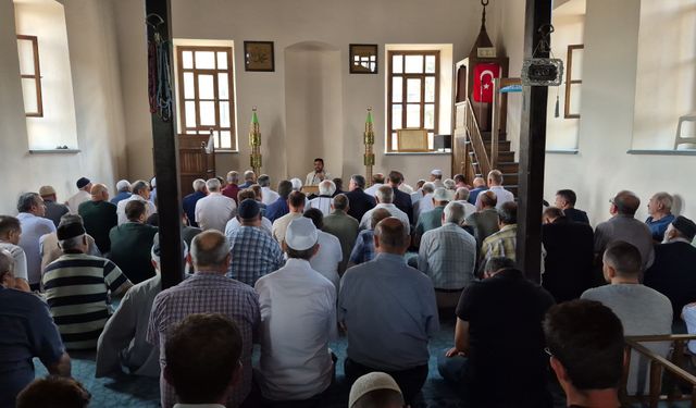 İlk hutbenin okunduğu camide anlamlı buluşma