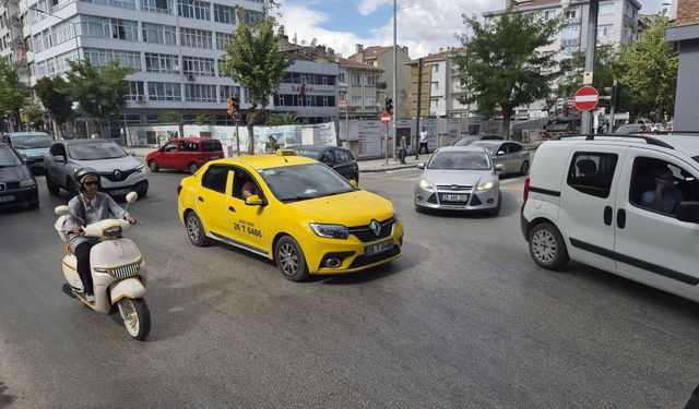 Trafik ışıkları yanmadı ortalık karıştı...