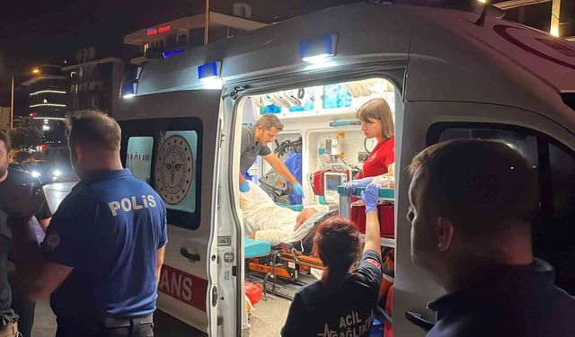 Çatıya çıkan adamı polis ikna etti