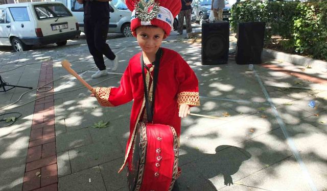Minik mehteran ilgi odağı oldu