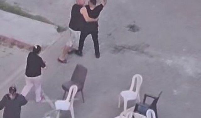 Taziye evinde husumetlilerini tabancayla kovaladı