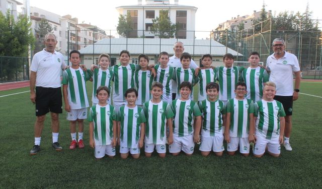 Futbolu öğreniyorlar