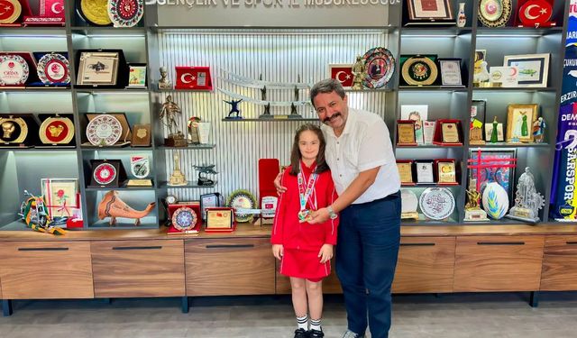 Elif Ertek'ten çifte gurur