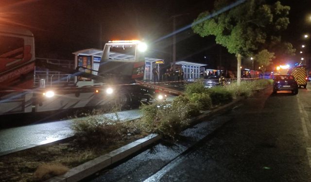 Fransa’da bir araç kalabalığın arasına daldı