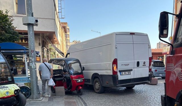 Yasak dönüş trafiği aksattı!