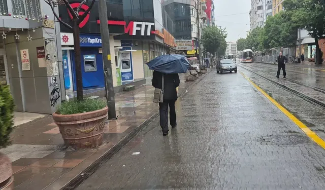 Eskişehir’de beklenen yağmur başladı