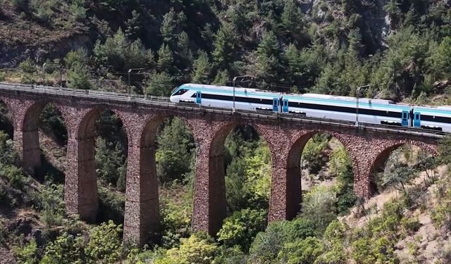 Türkiye’nin yerli hızlı treni Eskişehir’de sınırları zorluyor