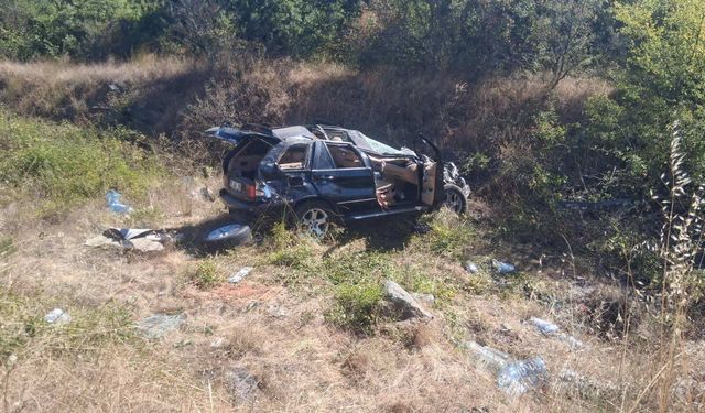 Otomobil refüje çarptı: 2 Yaralı!