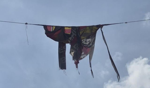 Es-Es bayrağının bakımsızlığı dikkat çekti!