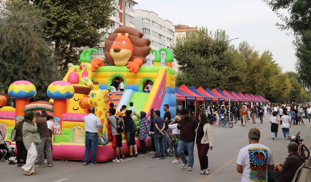 Arabasız Pazar'da bulvarlar yayaların oldu