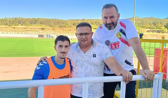 Rakip formasıyla sahada