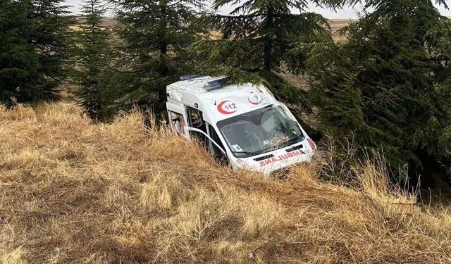 Eskişehir’de hasta taşıyan ambulans kaza yaptı
