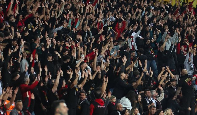 Kırmızı Şimşekler  taraftarıyla buluşacak