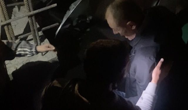 Çukura düşen otomobilde can pazarı