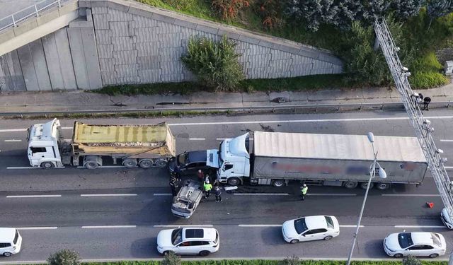 Bağcılar'da zincirleme kaza: 2 yaralı