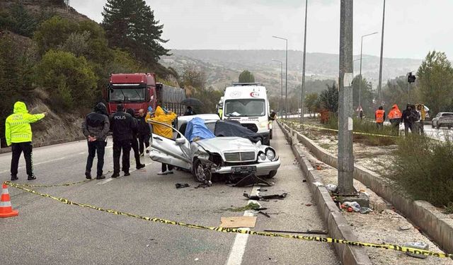Feci kaza:  1 ölü, 4 yaralı
