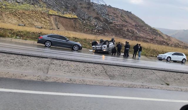 Kontrolden çıkan otomobil takla attı: 2 yaralı