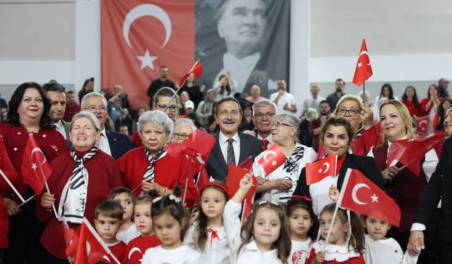 Çocuklar ve büyükler Cumhuriyet için buluştu