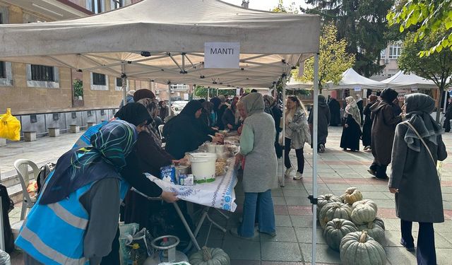 Eskişehir'de Gazze için 'Hayır Çarşısı' kuruldu...