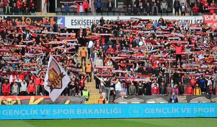 Tribünlerden sert uyarı