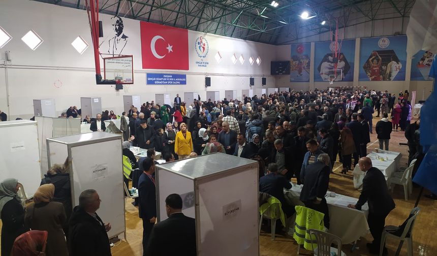 Eskişehir'de AK Parti'de temayül yoklaması heyecanı