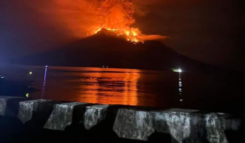 Endonezya’daki Ruang Yanardağı patladı: 838 kişi tahliye!