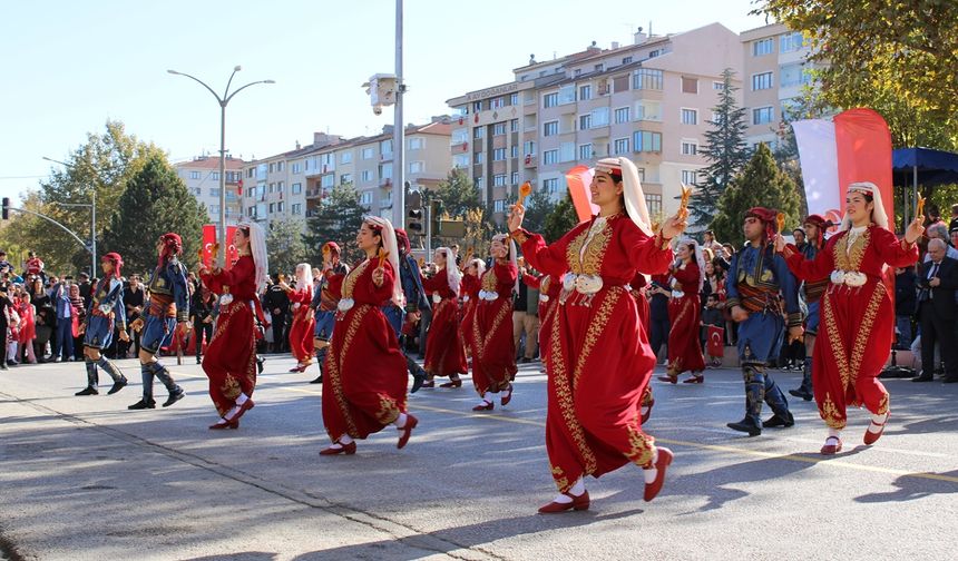 Eskişehir'de Cumhuriyet coşkuyla kutlandı!