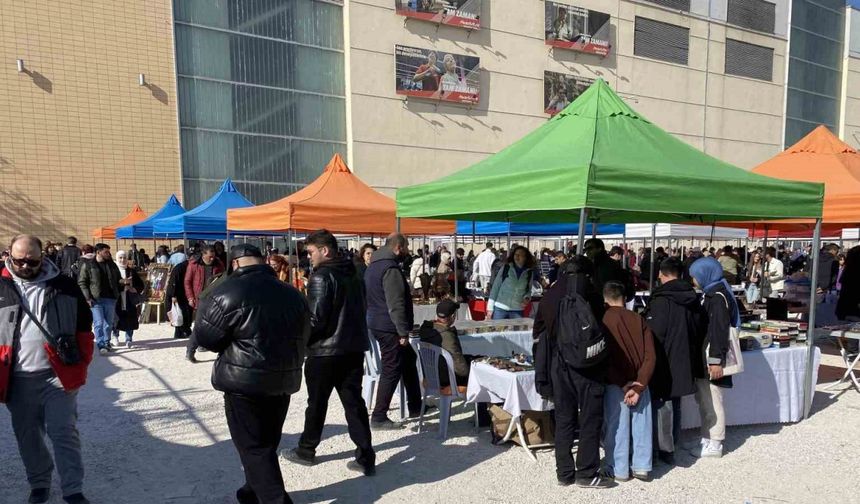 Vatandaşlar antika pazarında yoğunluk oluşturdu