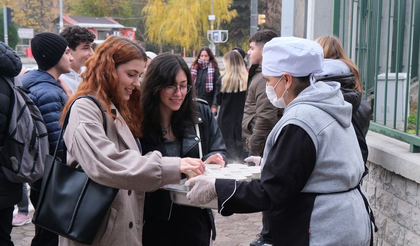 Eskişehir'de öğrencilere çorba sürprizi