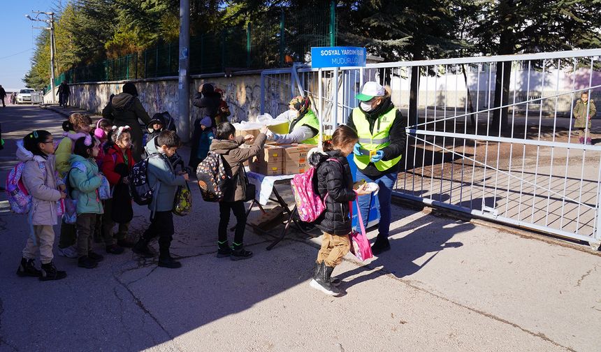 İlkokul öğrencilerine beslenme desteği