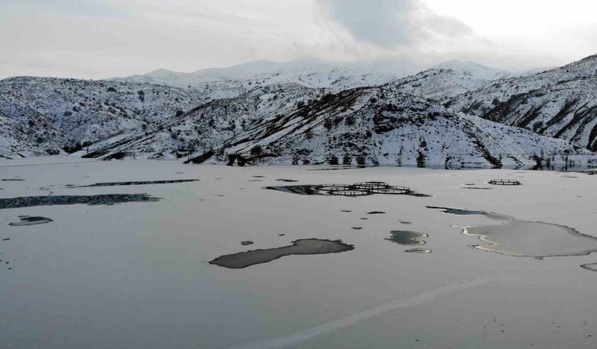 Erzincan’da  göller soğuktan buz tuttu