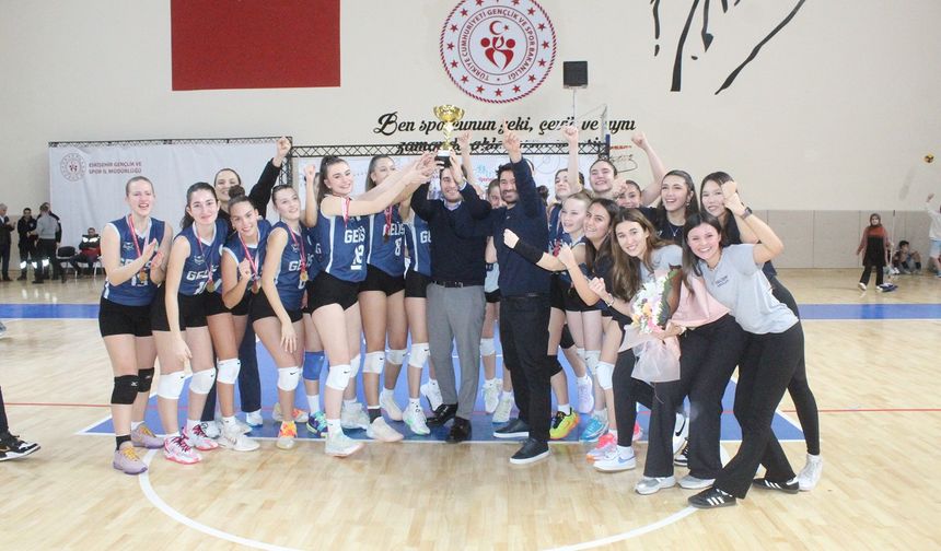 Voleybolda kupalar sahibini buldu