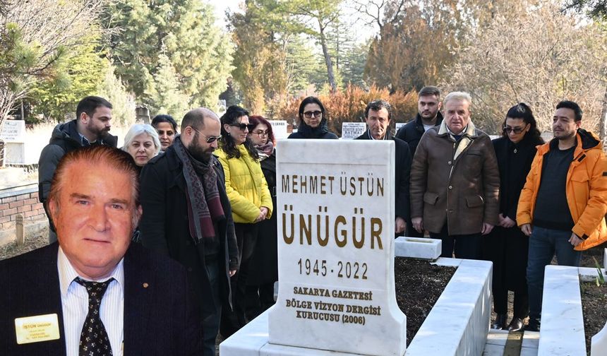 Üstün Ünügür mezarı başında anıldı