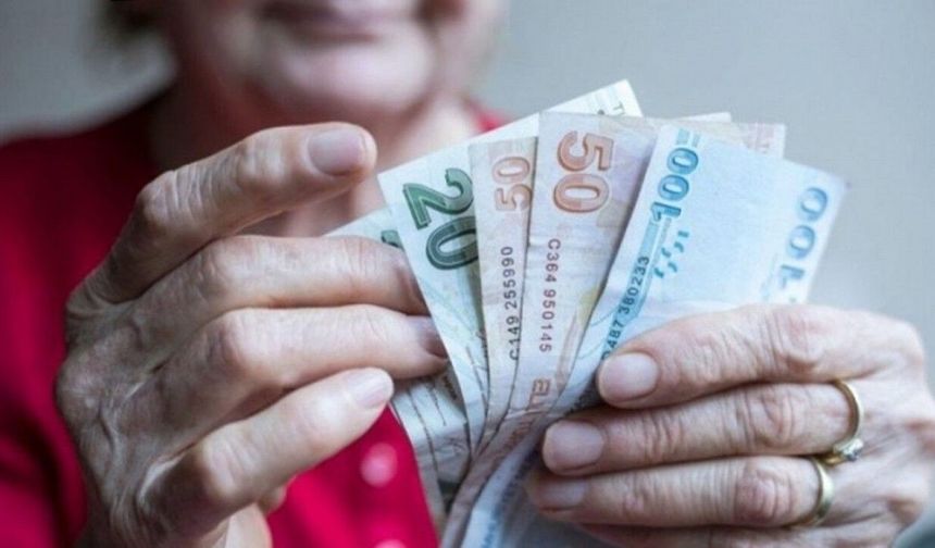 Emekli maaşları bayramdan önce mi yatacak? İşte tarihleri belli oldu