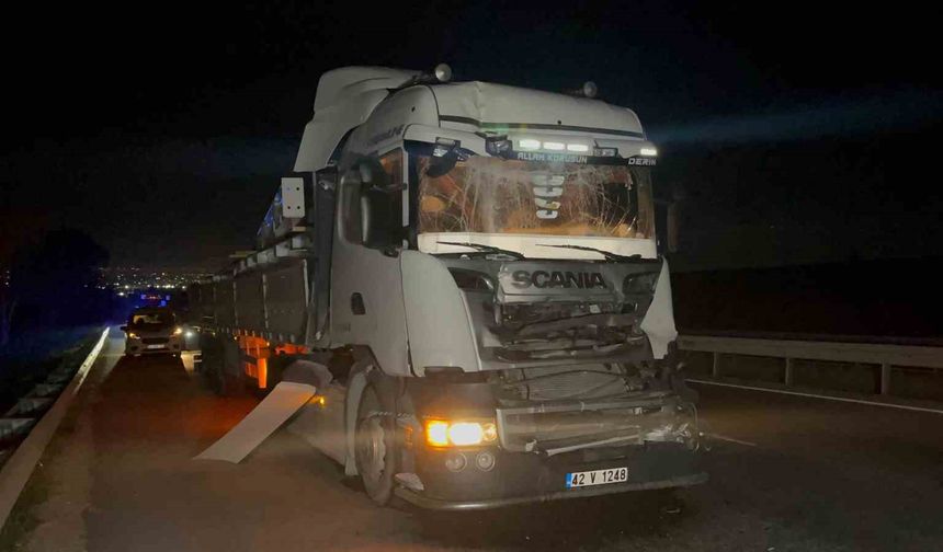 Eskişehir'de demir yüklü tır kaza yaptı!