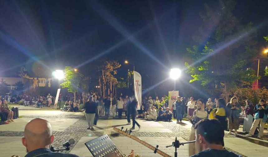 Eskişehir'de kız öğrenci yurdunda coşkulu etkinlik...