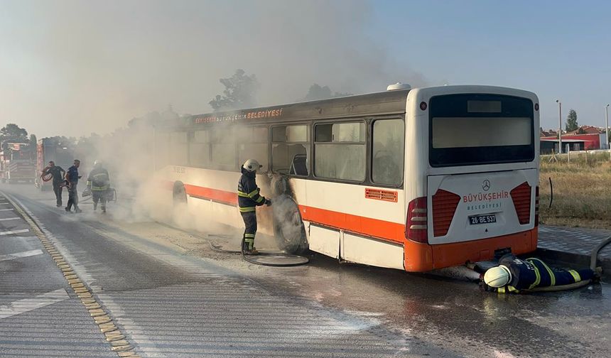Eskişehir'de belediye otobüsü yandı