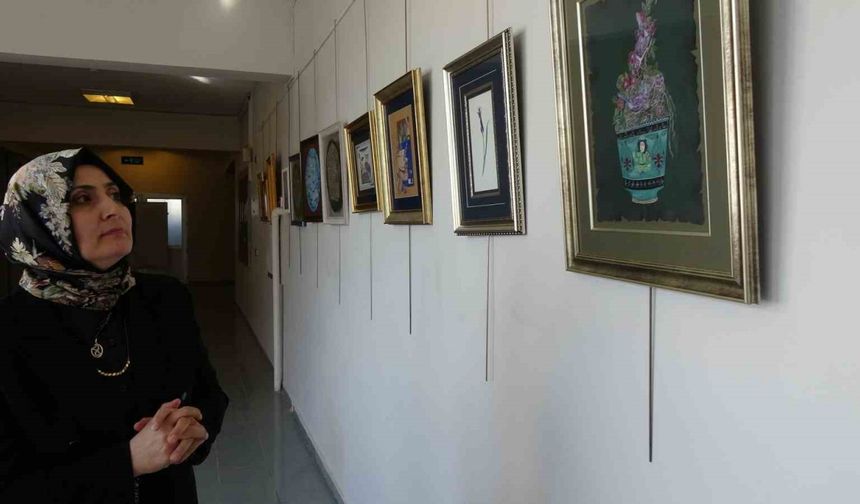 Hayali olan sergiyi 49 yaşında açtı