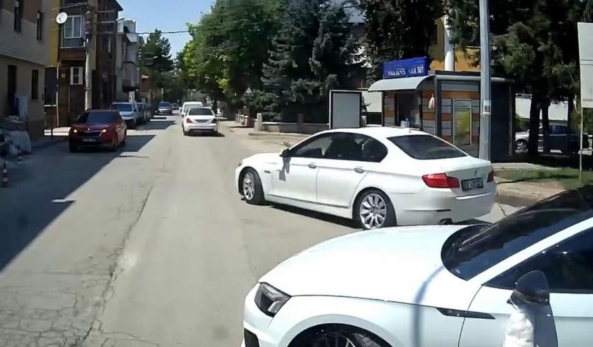 Düğün konvoyu trafiği kilitledi!