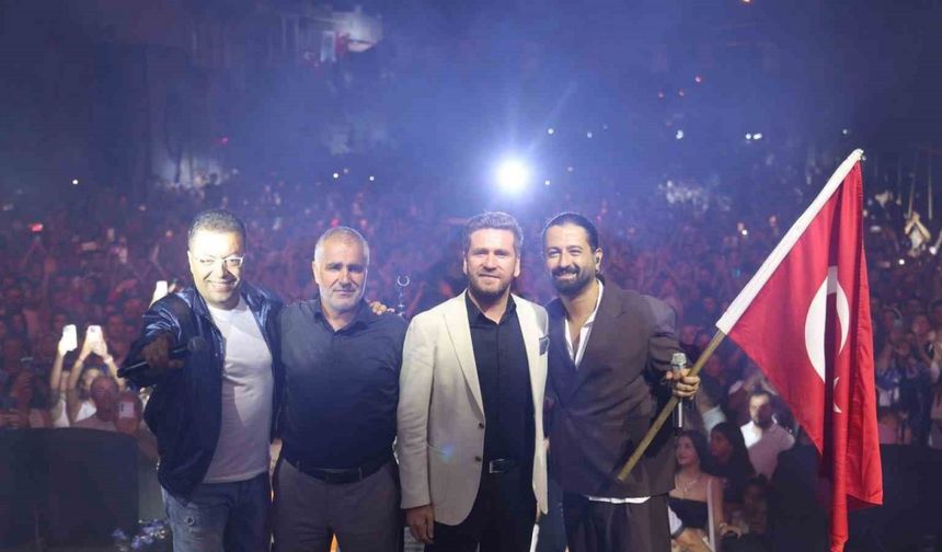 Koray Avcı,  Zeybek Festivalinde unutulmaz bir gece yaşattı