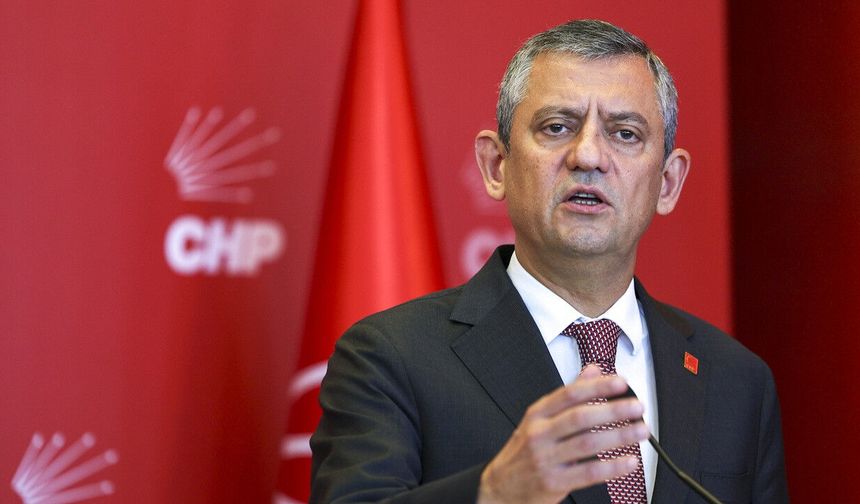 Özgür Özel'den gövde gösterisi