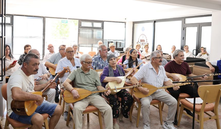 Eskişehir'de kıdemli vatandaşlara müzik keyfi