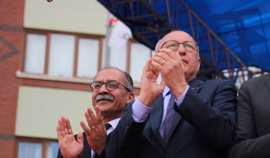 Ne diyor bu ya? Ya sabır…