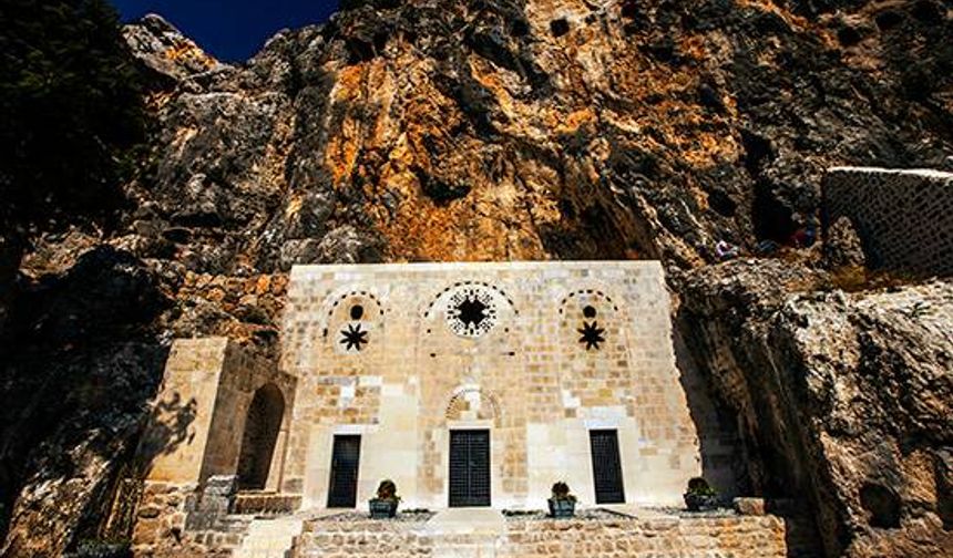 Dünyanın ilk mağara kilisesi bakın nerede...