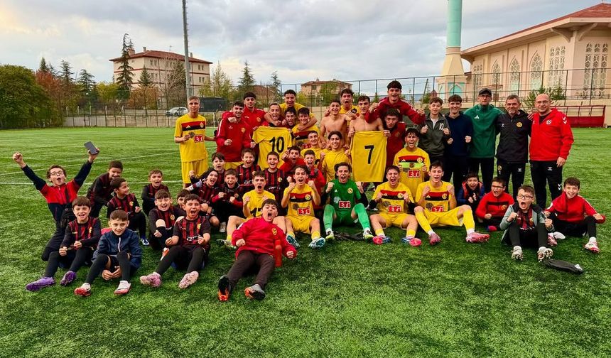 Eskişehirspor'un U16 ve U17 takımlarında çifte galibiyet