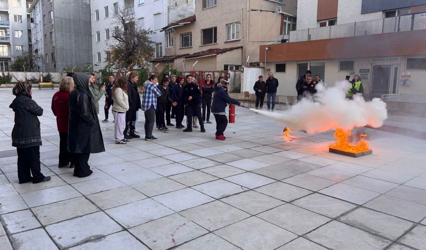 Yurt personeline yangın söndürme eğitimi verildi
