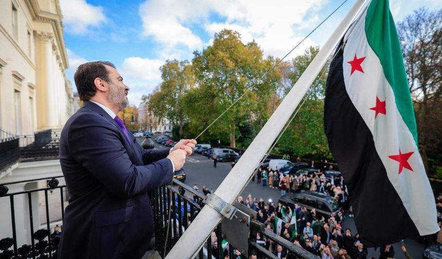 Suriye’nin Londra Büyükelçiliği 13 yıl sonra yeniden açıldı