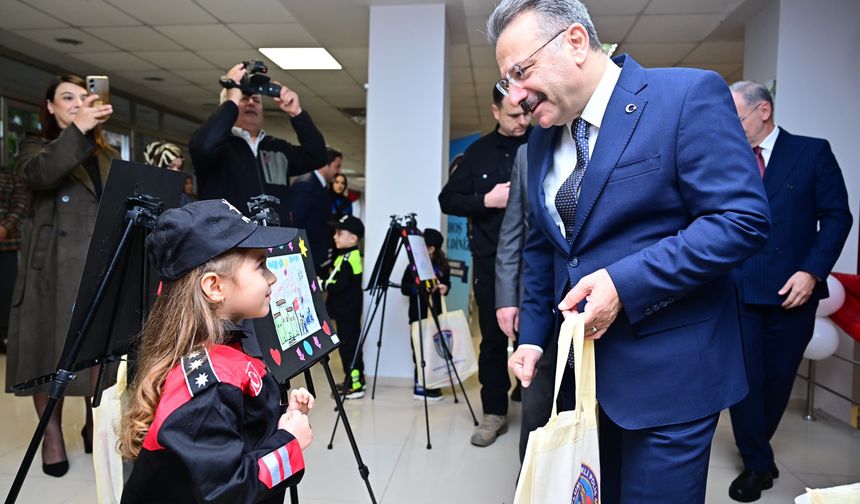 Vali Aksoy’dan teknoloji bağımlılığına karşı uyarı