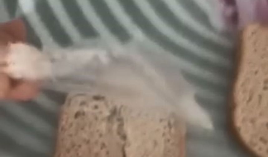 Ekmeğin içerisinden poşet çıktı